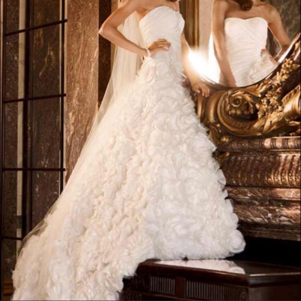 BRAND NEW Galina Signature Wedding Gown, Ivory, 8